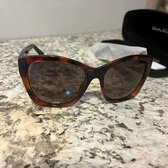 NWT Salvatore Ferragamo SF957S Black Cat Eye 56mm Sunglasses SALVATORE FERRAGAMO SF957S-001-56 Sunglasses Size 56mm 00mm  main image 2
